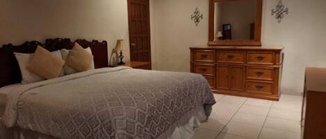 Deluxe Single Room | Premium bedding, down duvets, desk, blackout curtains