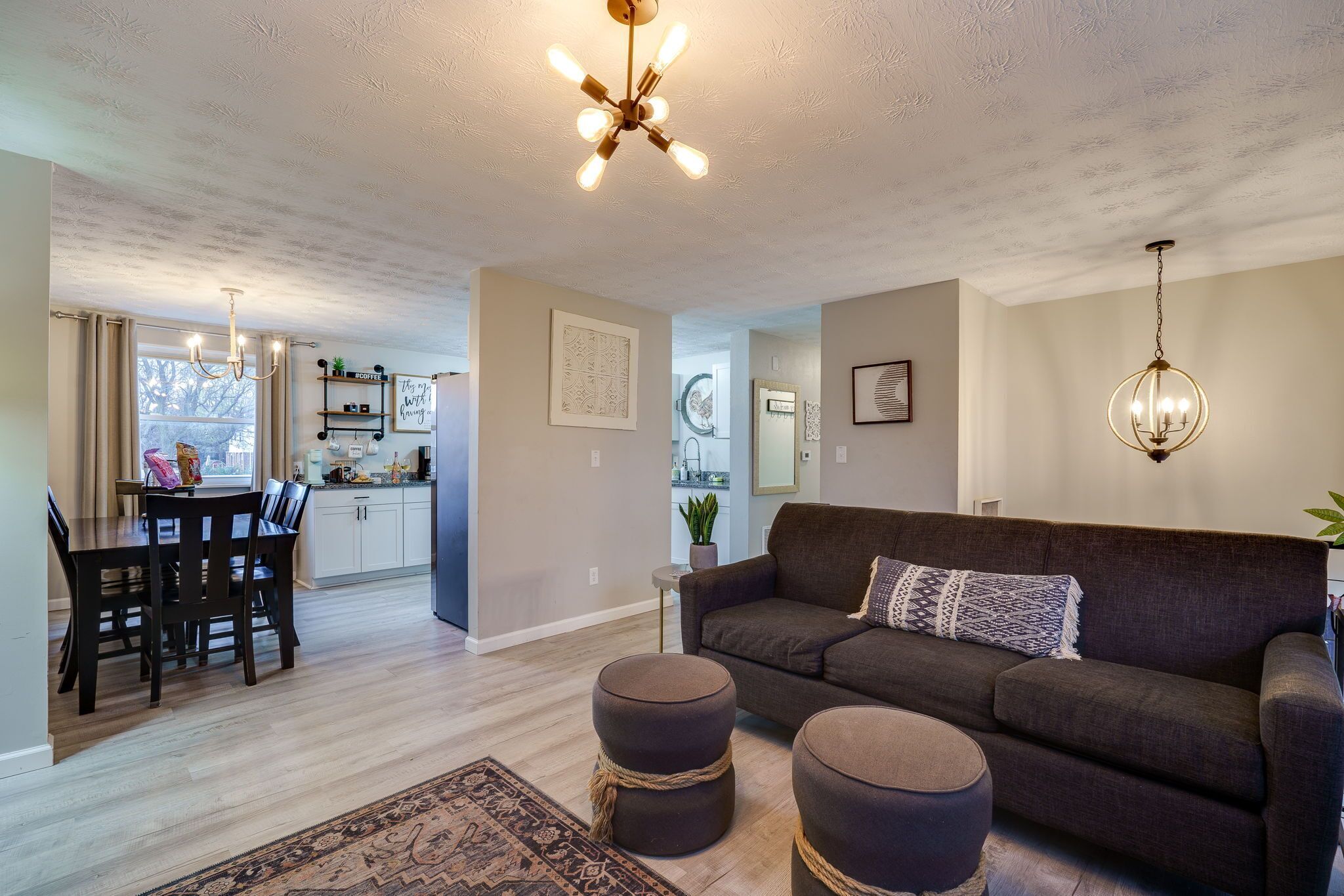 Smart TV, futbolito y libros 