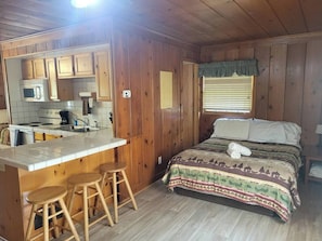 WiFi, bed sheets - Wannigan Point Cabin Resort (Taylors Falls)