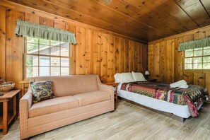 WiFi, bed sheets - Wannigan Point Cabin #3 (Taylors Falls)