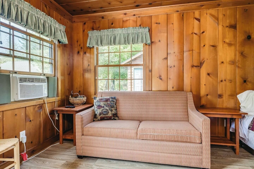 Wannigan Point Cabin #3 - Taylors Falls, MN
