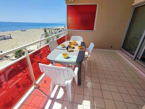 Outdoor dining - Appartement T2 vue Mer, Moderne, Clim 3 Etoiles Parking 4plmer53 (CANET PLAGE)