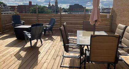 Clean, spacious, tastefully decorated 3 bedroom 2 bathroom Luxury Penthouse Apt