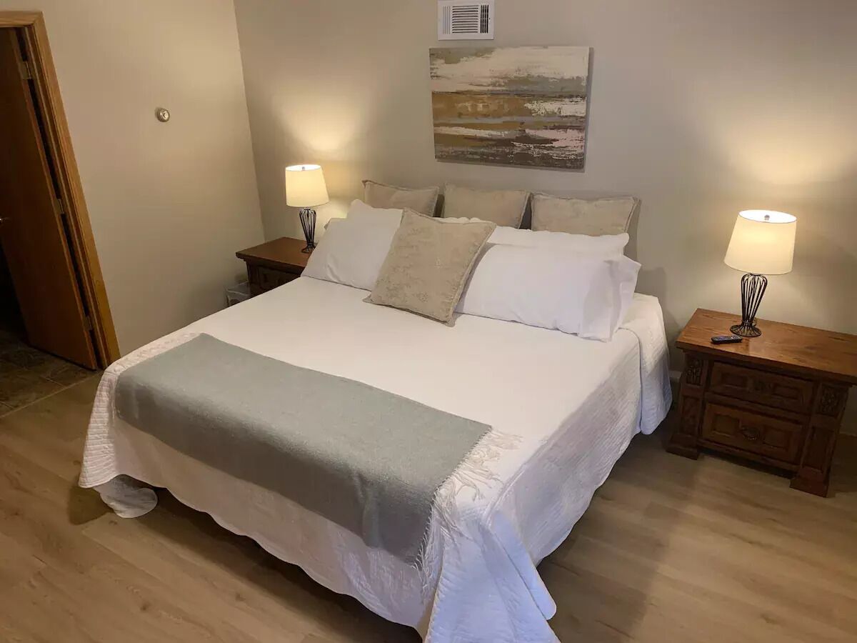 3 bedrooms, iron/ironing board, WiFi, bed sheets