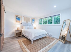 4 bedrooms, in-room safe, desk, iron/ironing board
