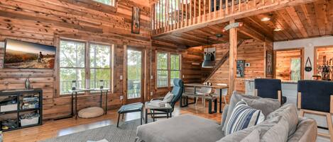 Televisión, chimenea y futbolito