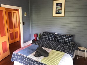 4 bedrooms, iron/ironing board, WiFi, bed sheets - Artist's House in the Blue Mountains, warm and cosy. (Katoomba)