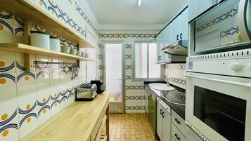 Réfrigérateur, micro-ondes, four, lave-vaisselle