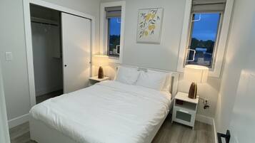 3 bedrooms, in-room safe, iron/ironing board, travel crib