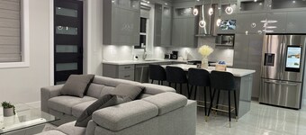 Great Location close to downtown, 10’ to cruiseship terminal, whistler, Capilano