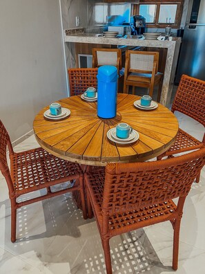Dining - Chill House (Cruz)