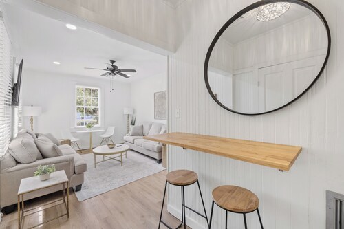 Luxury Home— Midtown; Huge Backyard; Mardi Gras