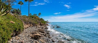 Beachfront Escape 3 Bed House - Stunning Sea Views