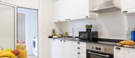 Kühlschrank, Mikrowelle, Ofen, Geschirrspüler