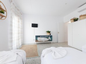 3 bedrooms, iron/ironing board, Internet, bed sheets