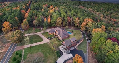 NEW! Mountainside Luxury Cottage 1—LOCATION! LOCATION!