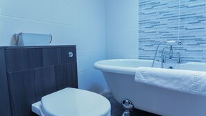 Ducha, bidet, toallas