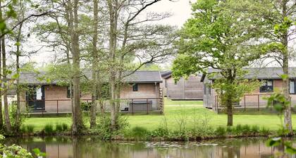 Lakeside Lodge - Warrenwood Country Park
