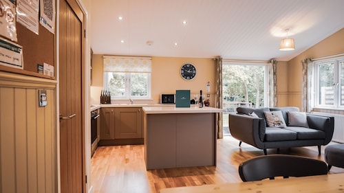 Woodland Lodge with hot tub - Warrenwood Country Park