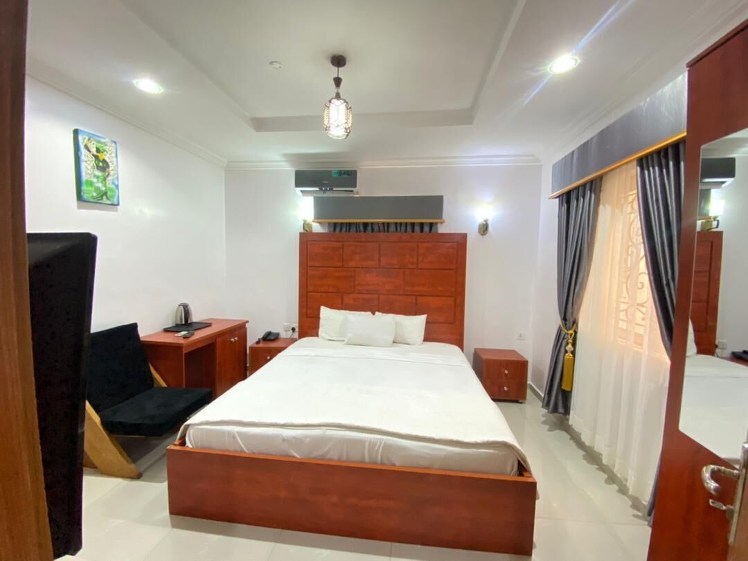 Classic Room | Desk, laptop workspace, free WiFi