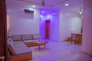 传统公寓 | 起居区 | 智能电视、Netflix、流媒体服务