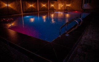 2 piscinas al aire libre, camas de piscina gratis