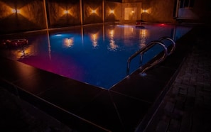 2 outdoor pools, open 7:00 AM to 7:00 PM, free cabanas - BINTOO HOTEL LIMITED (Sagamu)