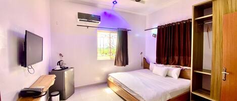 Bureau, espace de travail pour ordinateur portable, Wi-Fi gratuit