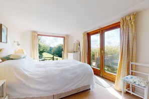 3 makuuhuonetta, silitysrauta/-lauta, internet, vuodevaatteet