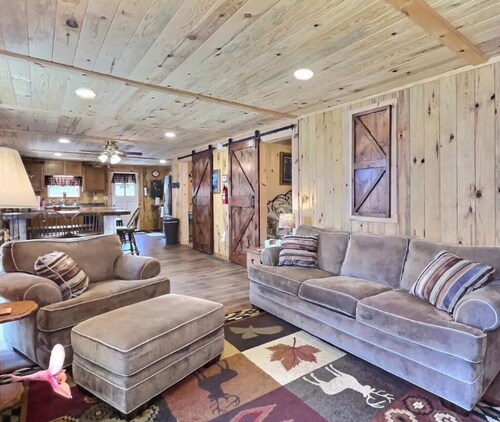 Lakefront Cabin on Snowmobile/UTV Trails