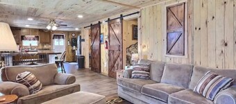 Lakefront Cabin on Snowmobile/UTV Trails
