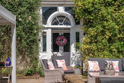 Luxury Georgian Villa and Coach House 18 Guests