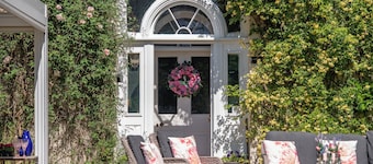 Luxury Georgian Villa and Coach House 18 Guests