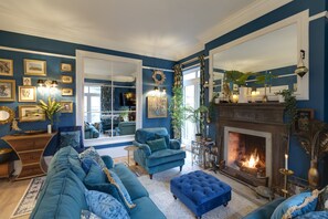 TV, fireplace, stereo