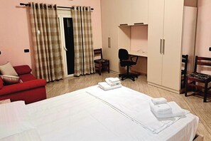 2 室のベッドルーム、アイロン / アイロン台、WiFi、ベッドシーツ