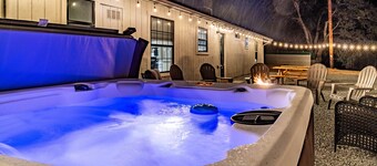 Fantastic Views w/ Hottub,  Firepit & Horseshoes
