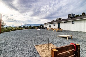 Terrace/patio - Fantastic Views w/ Hottub,  Firepit & Horseshoes (Ahwahnee)
