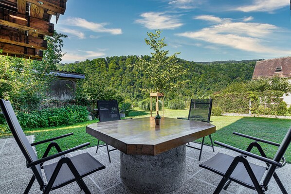 Outdoor dining - Vineyard Suite Kolpa Zupančič B, Stari Trg ob Kolpi, Slovenia (Stari Trg ob Kolpi)