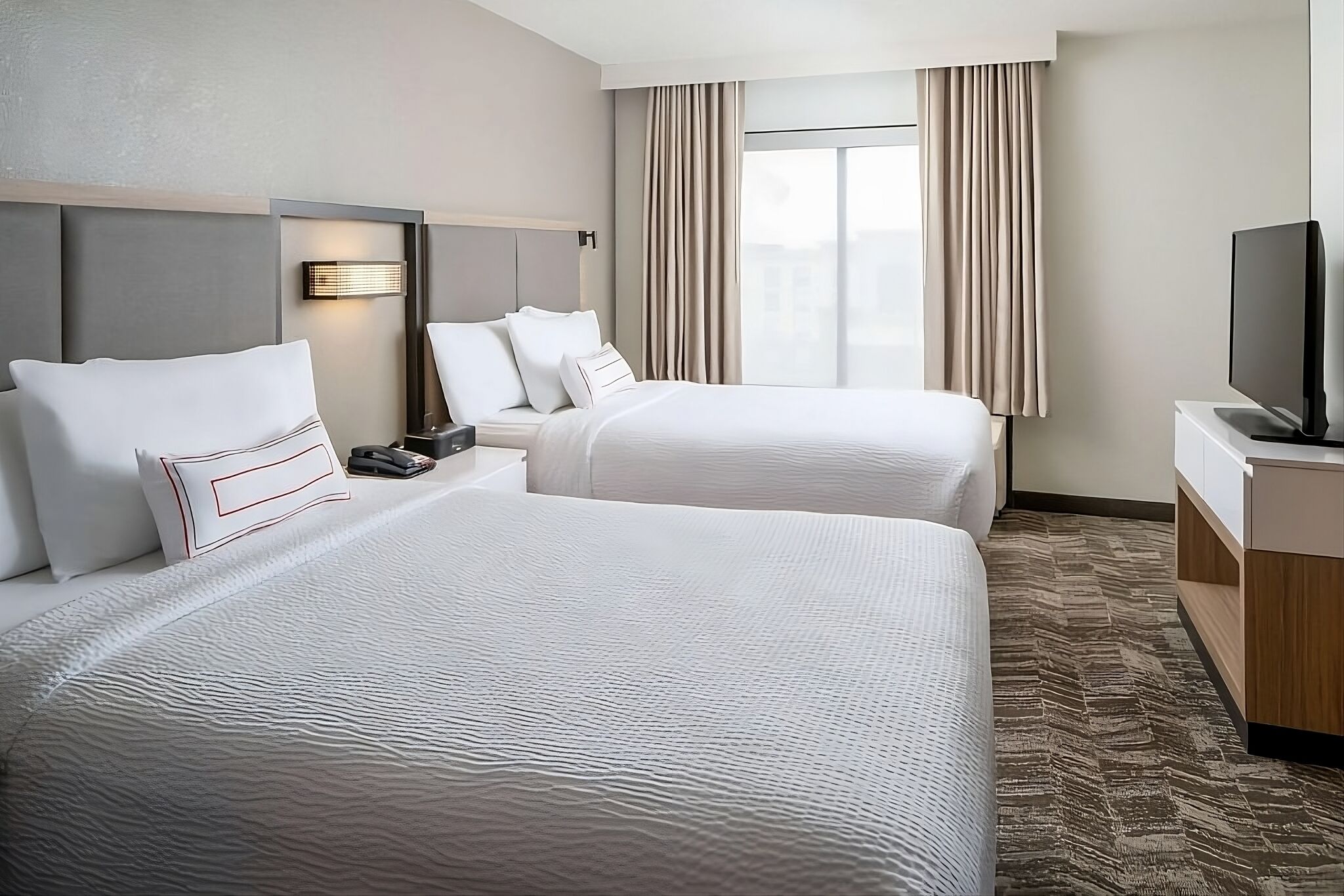 Premium Suite In The Middle Of Nashville! Breakfast, Pool, Pets Allowed! - Nashville, TN