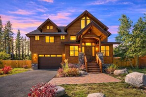 Exterior - EchoView Lodge: Hot Tub, Pet Friendly, Game Room (South Lake Tahoe)