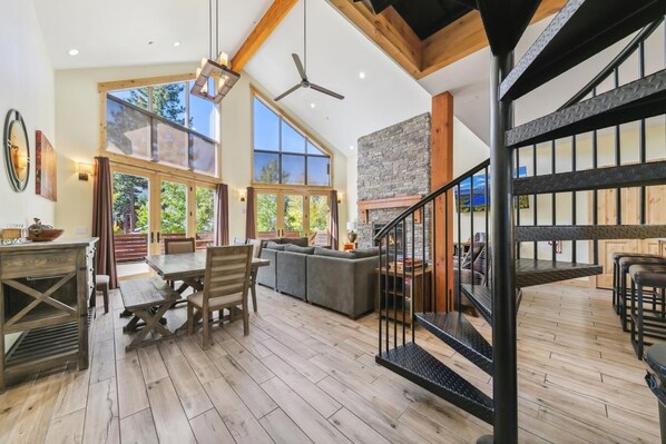 Interior - 5Br Mountain Home, Hot Tub, Walk-to-Trails, 9 Beds, Game Room, Dog Friendly and Fully Fenced (South Lake Tahoe)