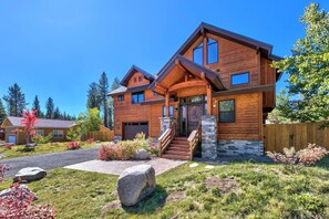 Exterior - 5Br Mountain Home, Hot Tub, Walk-to-Trails, 9 Beds, Game Room, Dog Friendly and Fully Fenced (South Lake Tahoe)