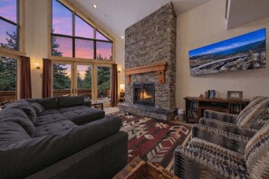 Smart TV, fireplace, DVD player, table football