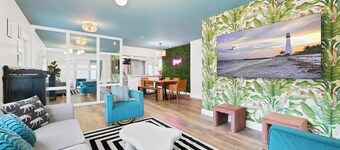 Poinsettia Palms! Giant Heated Pool! Hot Tub, Fire Pit, PuttngGreen, N64, IceBath, Gym!