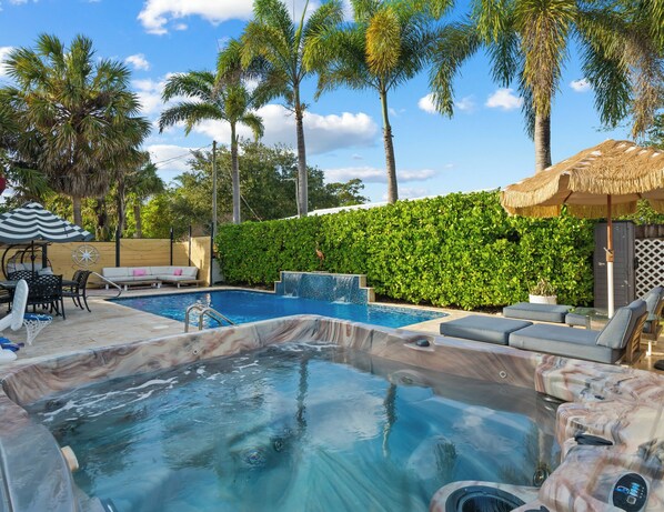 Outdoor pool, a heated pool - Huge Heated Pool! HotTub,Fire Pit,Ice Bath,Putting Green,N64,5 Mins to the Beach (Fort Lauderdale)