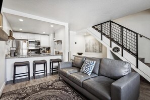 Interior - Bright 3BDR - Walk to Slopes or Park (Park City)