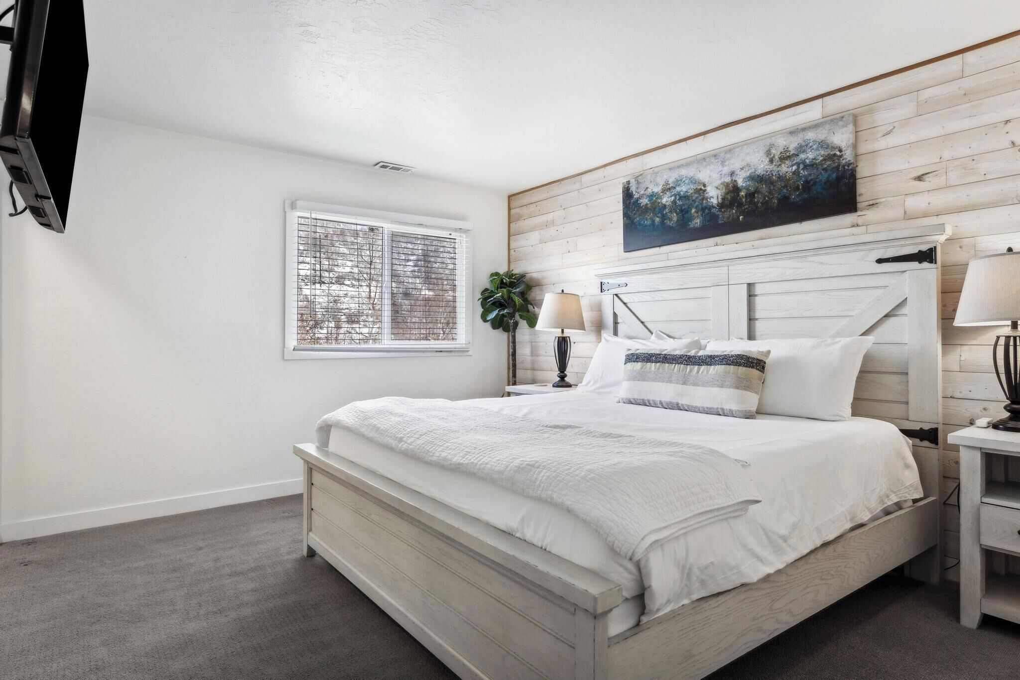 3 habitaciones, tabla de planchar con plancha, wifi y ropa de cama 