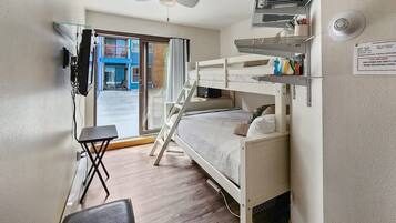 Desk, WiFi, bed sheets