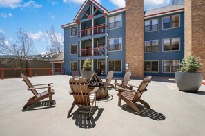 Terrace/patio - Cozy Studio w/Shared Pool -3 Min to Ski Lift (Breckenridge)
