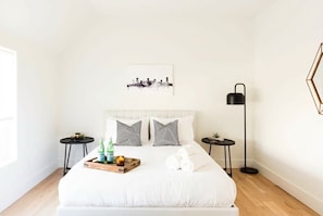 3 bedrooms, desk, iron/ironing board, WiFi - Nashville rooftop fire pit home, sleeps 10 across 3 bedrooms (Nashville)